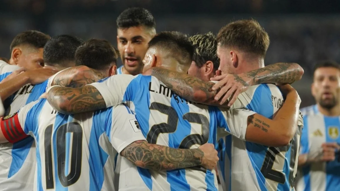 VIDEOS. La Selección Argentina goleó a Bolivia con un triplete de  Lionel Messi y volvió a la punta en soledad