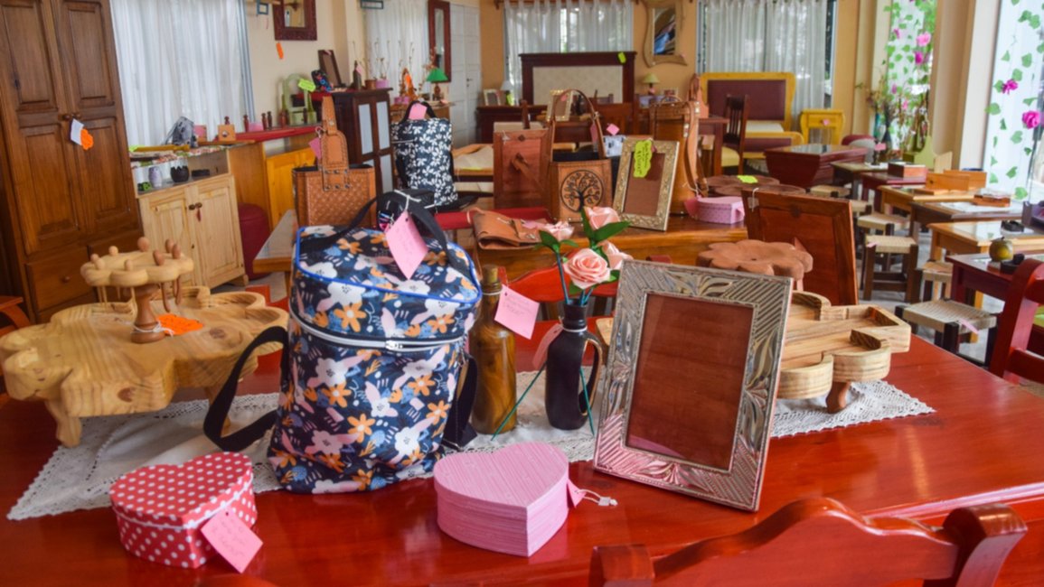 Ofrecen regalos para mamá en el Servicio Penitenciario