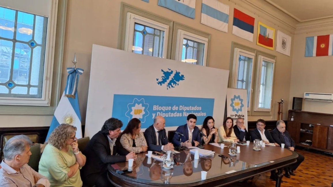 Unión por la Patria pidió el juicio político a Mondino por el acuerdo de Malvinas 