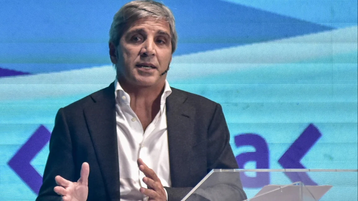 "Devaluar no será el camino", dijo el ministro Caputo en Mar del Plata