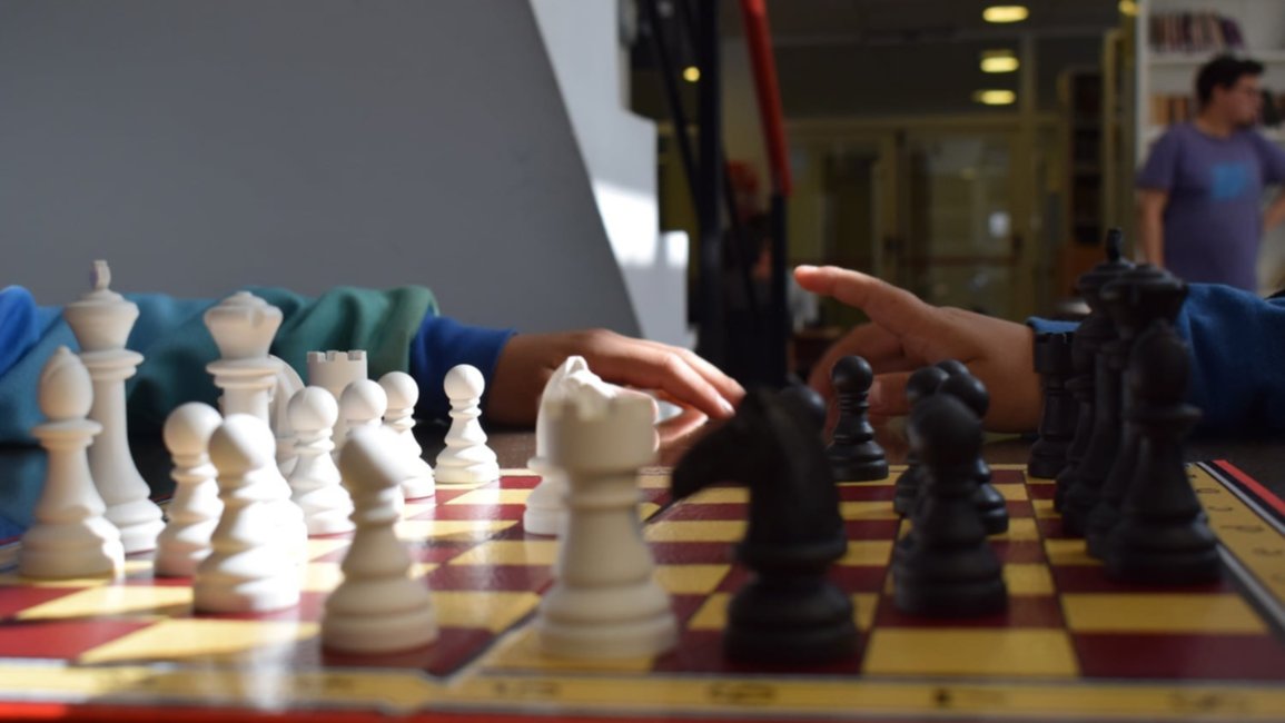 El Santa Isabel de Hungría lanza su torneo de ajedrez "Piezas Gigantes"