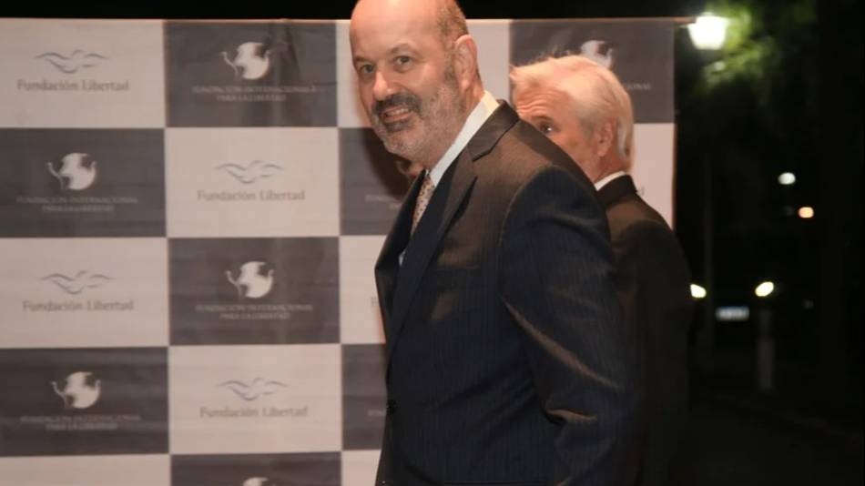 Sturzenegger dijo que "no será necesario renovar de manera presencial la licencia de conducir"