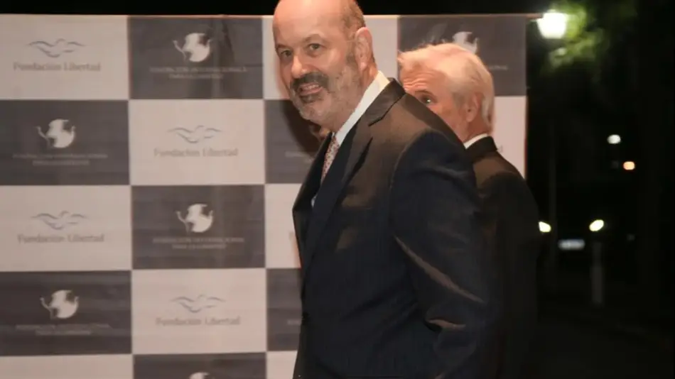 Sturzenegger dijo que "no será necesario renovar de manera presencial la licencia de conducir"
