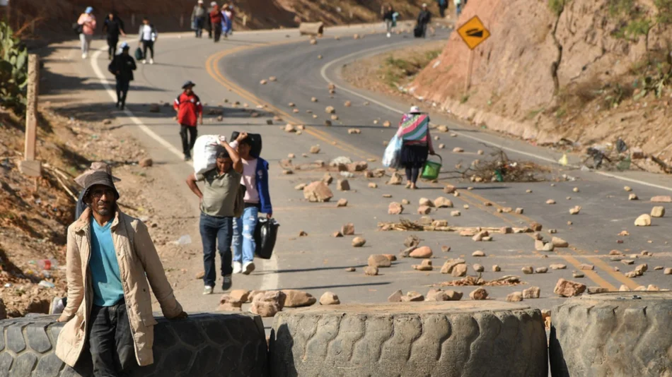 Bolivia: Arce criticó a Evo por los cortes de ruta