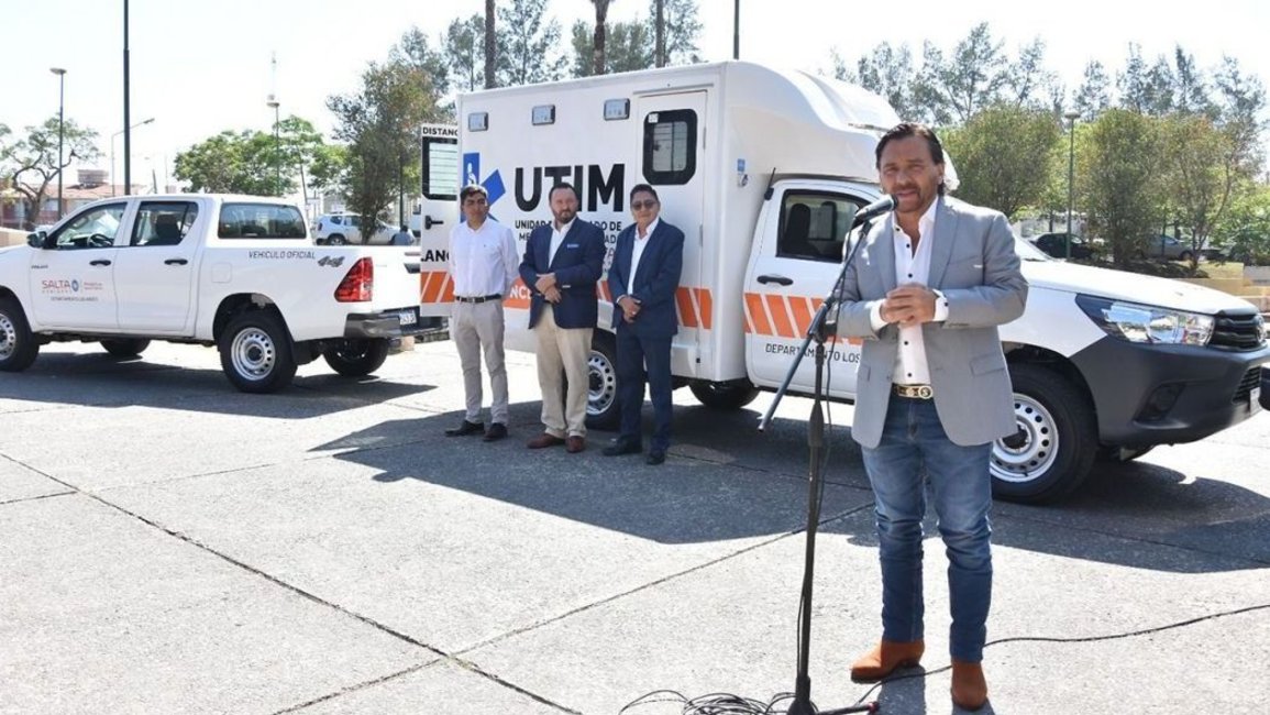 Entregaron una ambulancia y un patrullero al departamento Los Andes