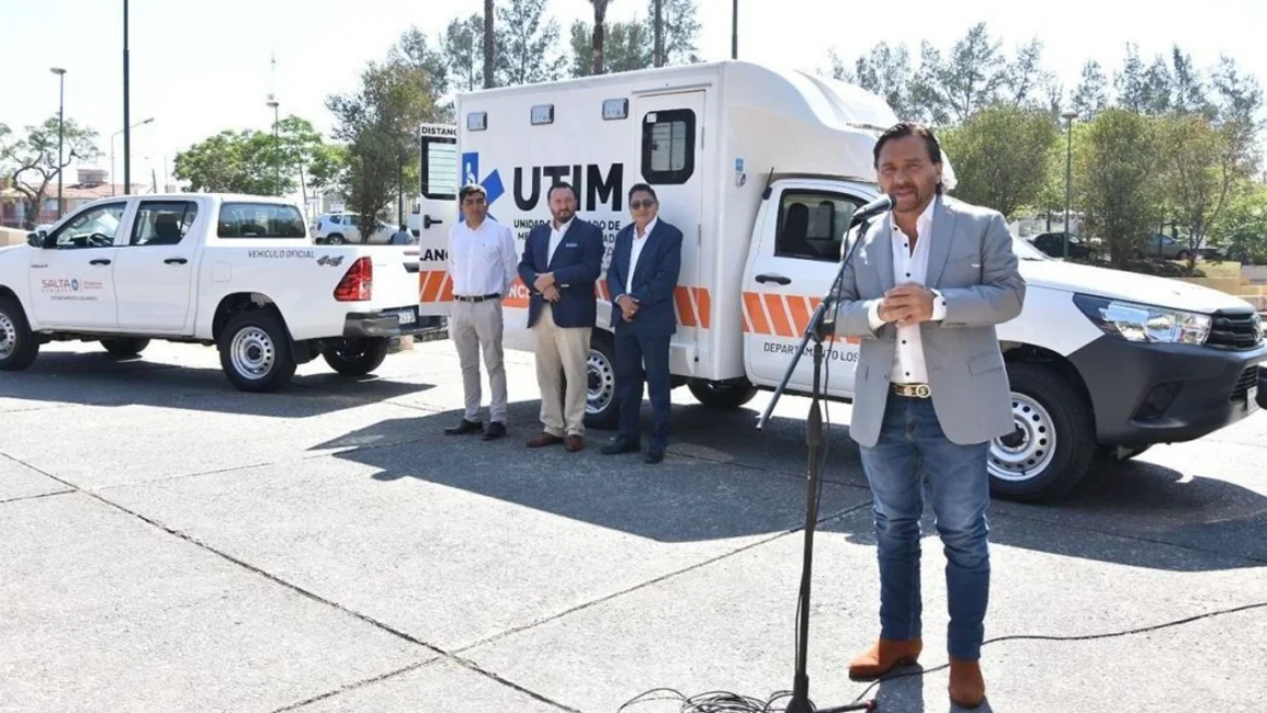 Entregaron una ambulancia y un patrullero al departamento Los Andes