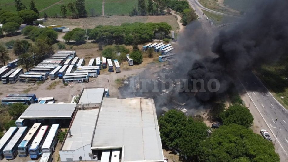 Tras el voraz incendio en Güemes, La Veloz del Norte avisó que se buscan "esclarecer las causas"