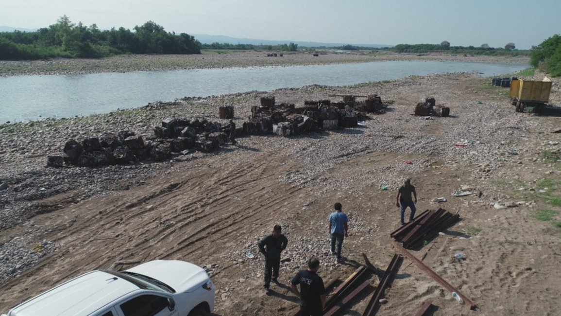 Allanamientos en el norte de Salta: incautaron 150 rieles robados, armas, municiones y varios millones de pesos 