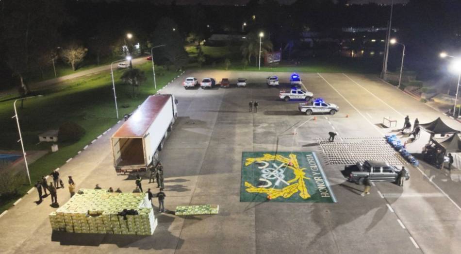 Bananas con sorpresa: Detectaron 444 kilos de cocaína camuflados en un camión 