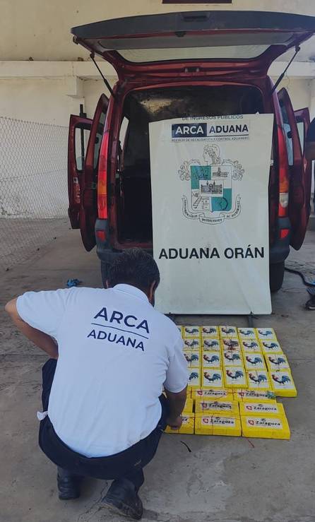 Lo atraparon en Aguas Blancas con 57 kilos de cocaína ocultos en el techo de un vehículo 