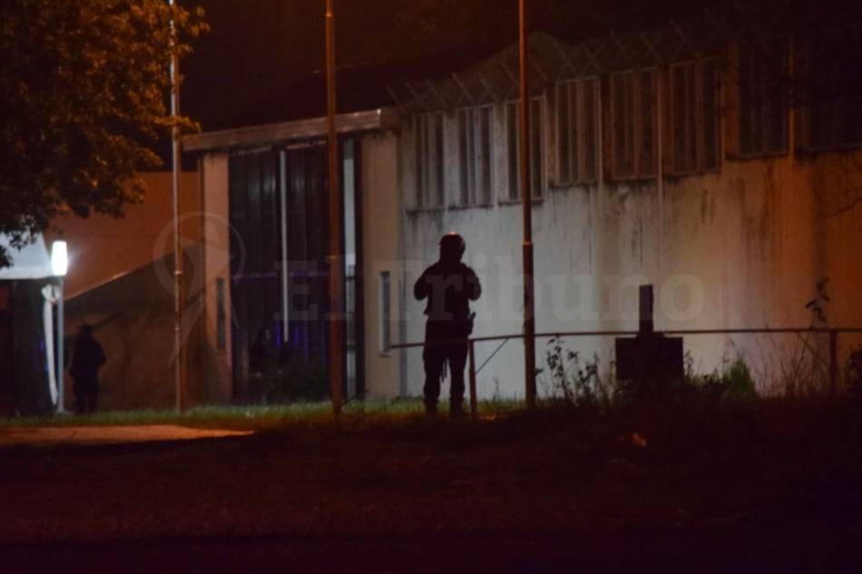 Incendio en un pabellón de la Alcaidía Judicial: 16 internos fueron derivados al hospital San Bernardo