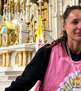 VIDEO. Pampita llegó a Luján tras 12 horas de peregrinación y se quebró frente a la Virgen: las emotivas imágenes