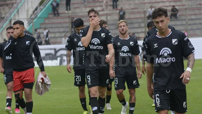 A Central Norte se le escapó el triunfo y no despega: empató con Racing de Córdoba