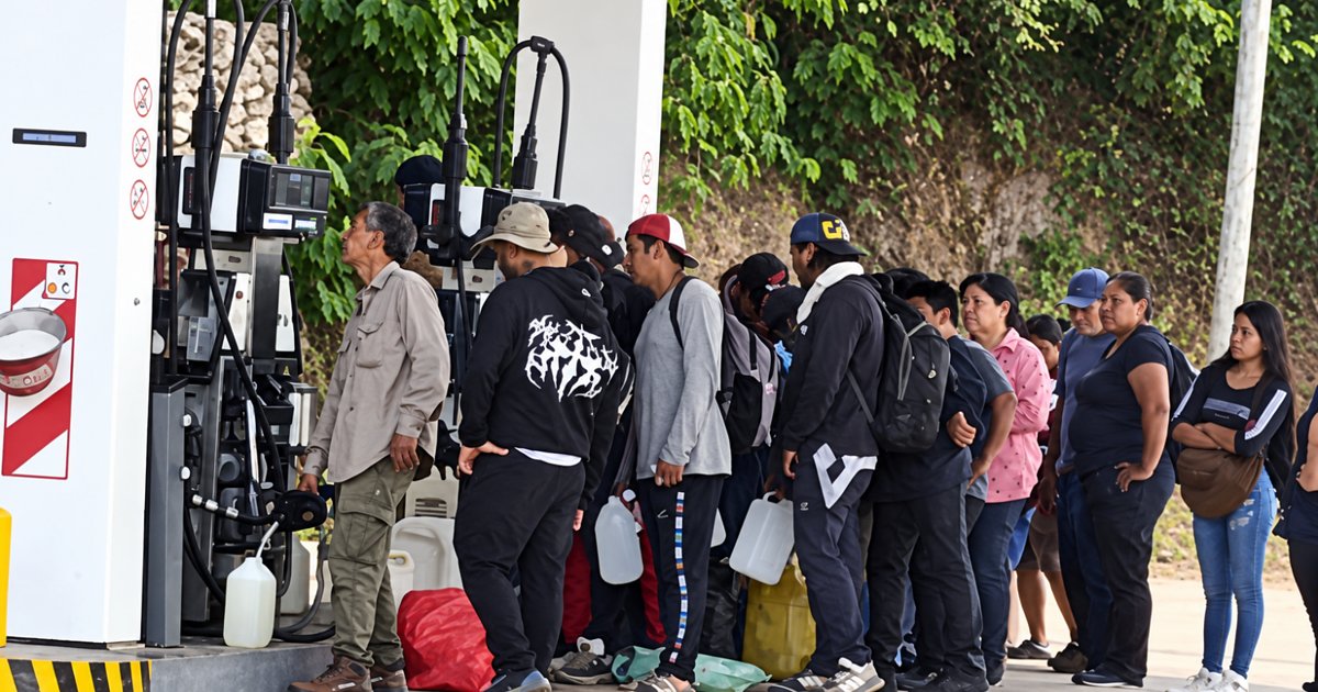 Nueva tensión en la frontera: bolivianos cruzan a Aguas Blancas para cargar nafta