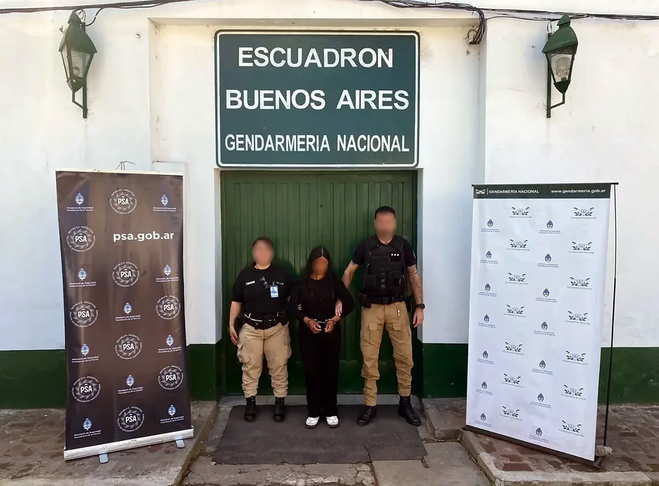 Salió de Salta con casi 200 cápsulas de cocaína en su cuerpo: detuvieron a una mujer y a su reclutador- Salió de Salta con casi 200 cápsulas de cocaína en su cuerpo: detuvieron a una mujer y a su reclutador