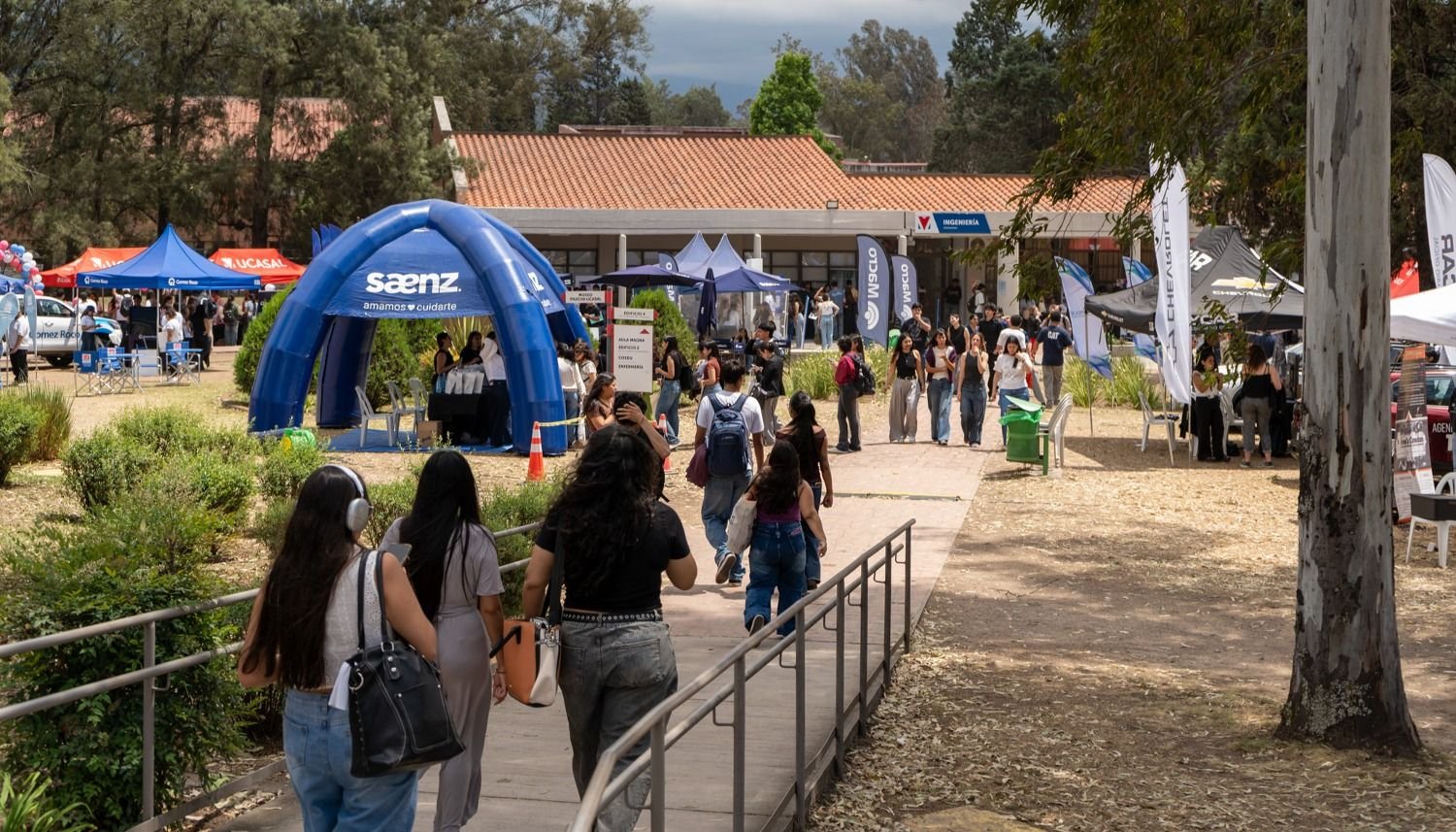Feria de Empleabilidad UCASAL 2026: más de 75 empresas conectaron con estudiantes y graduados