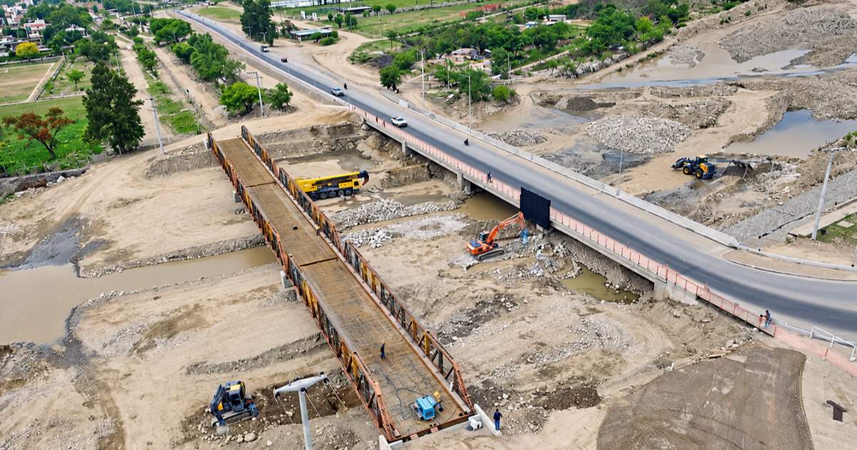 El histórico puente de Vaqueros ya está en su nueva ubicación