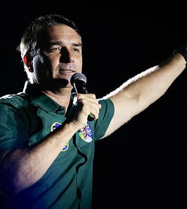 Migraciones confirmó que Flávio Bolsonaro no ingresó a la Argentina y descartó un plan de vuelo a su nombre