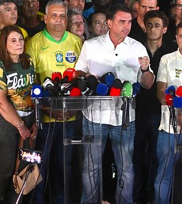 Estados Unidos confirmó que otorgará visas a Flávio Bolsonaro y su familia tras su salida de Brasil