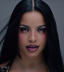 Emilia Mernes estrenó “BODYPAINTING”: el videoclip que sorprendió a sus fans y desató críticas