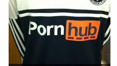Impiden que una página pornográfica patrocine un equipo de fútbol