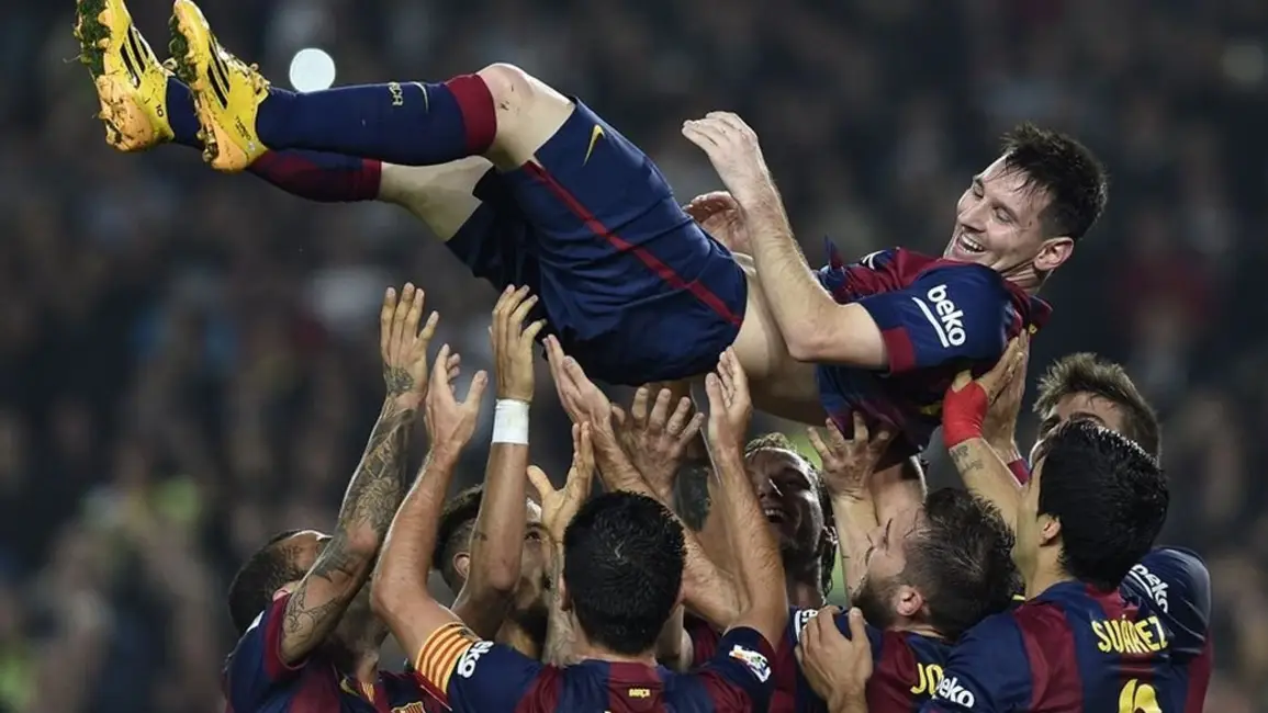 Messi hizo un triplete, superó a Zarra y es el goleador histórico de la Liga de España