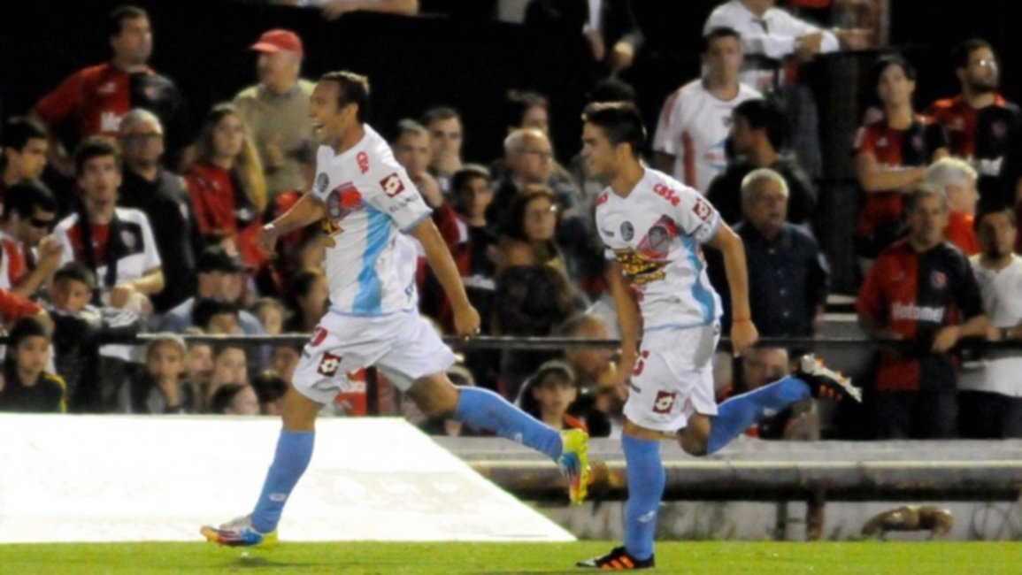 Arsenal se despachó con una goleada a Newells en Rosario