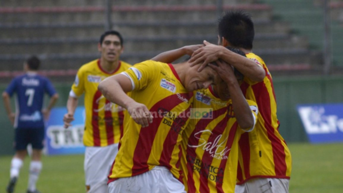 De la mano de Alfaro, Mitre le ganó a Lastenia y sigue con vida