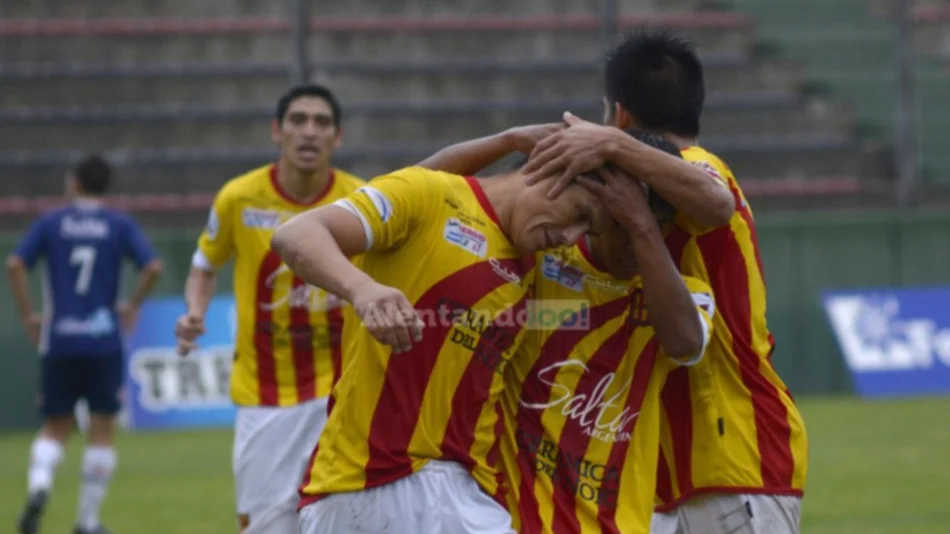 De la mano de Alfaro, Mitre le ganó a Lastenia y sigue con vida