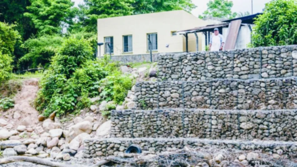 Una escuela rural podría no resistir las lluvias