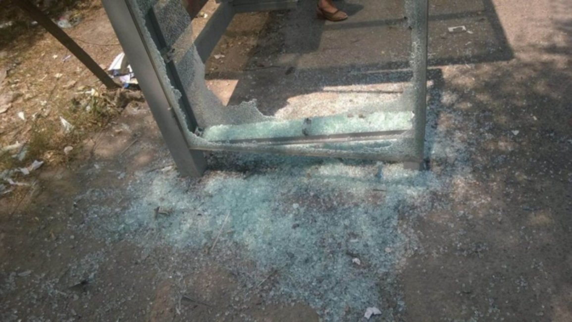 Destruyeron paradores de colectivos