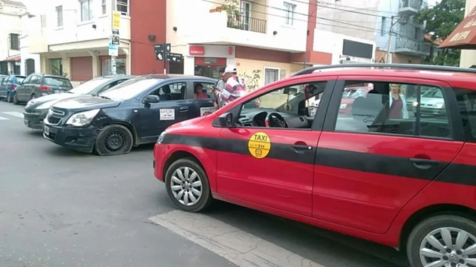 Taxi y remís chocaron esta tarde en el macrocentro