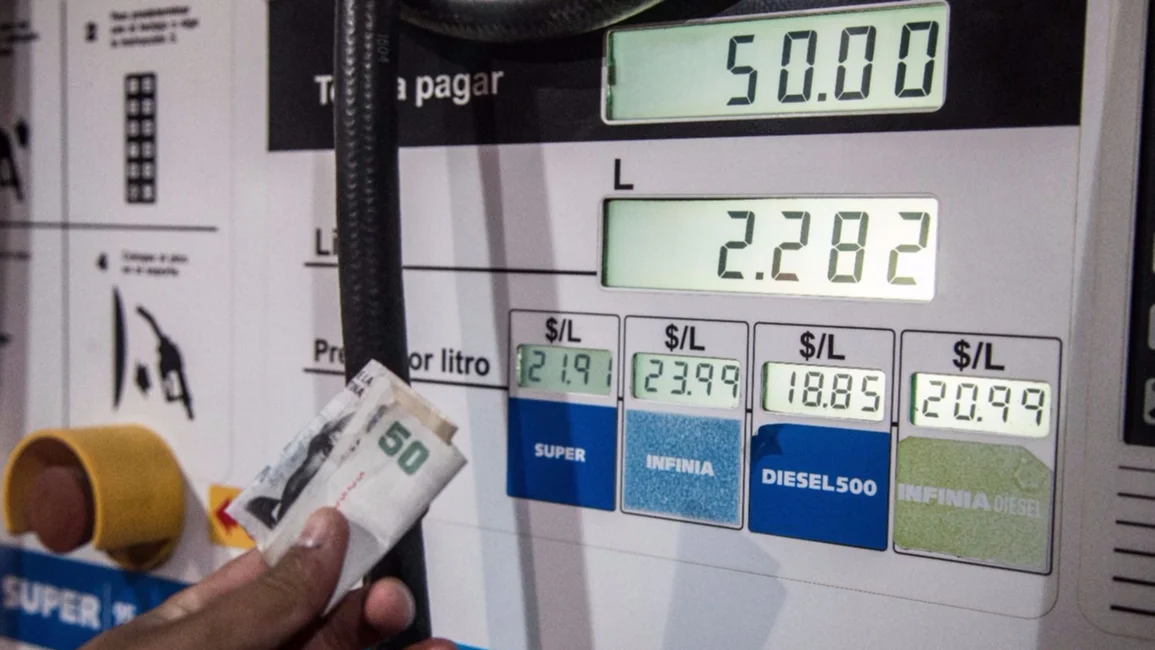 Desde hoy, YPF bajó 1,5% los precios de las naftas Súper y Premium