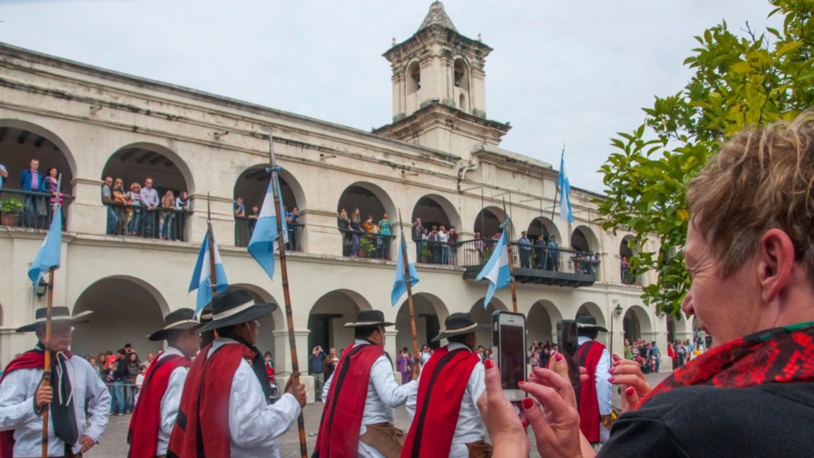 Enterate sobre los días que se fijaron como feriados puente y los inamovibles