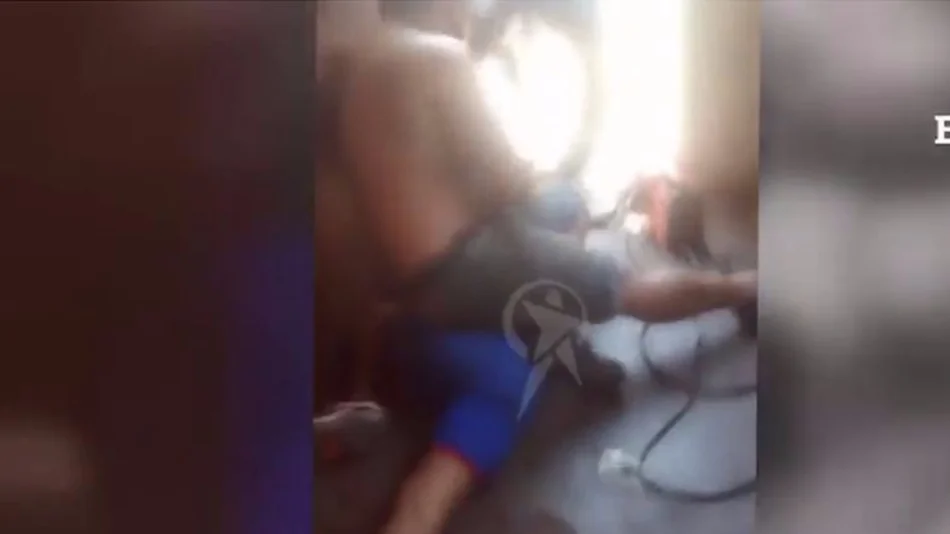 Encontró a un supuesto ladrón con las “manos en la masa” y lo redujo hasta que llegó la policía: quedó todo filmado