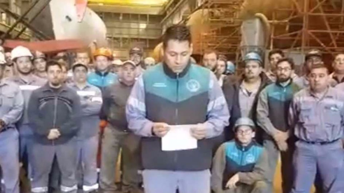 Los obreros que repararon el submarino a los 44 tripulantes: "Ya son héroes"