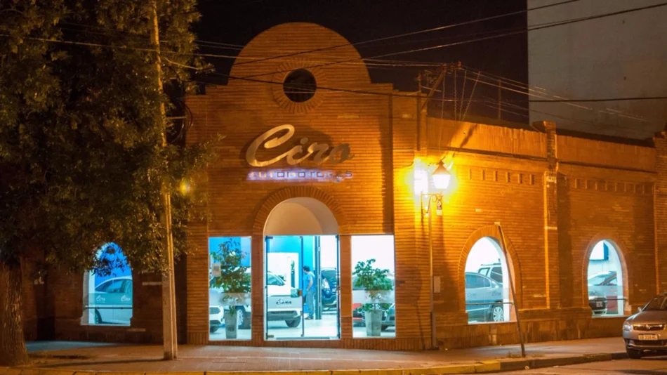 Una contadora compró dos autos con cheques robados