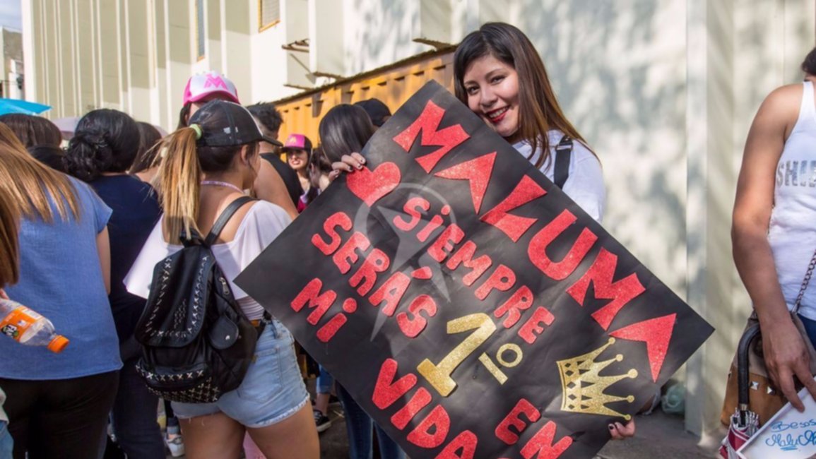 Las fanáticas de Maluma ya esperan en el Delmi la llegada de su ídolo