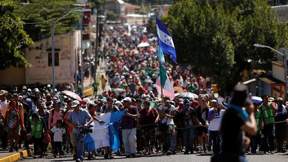Chomsky: "La caravana huye de la miseria y de los horrores de los que EEUU es responsable"