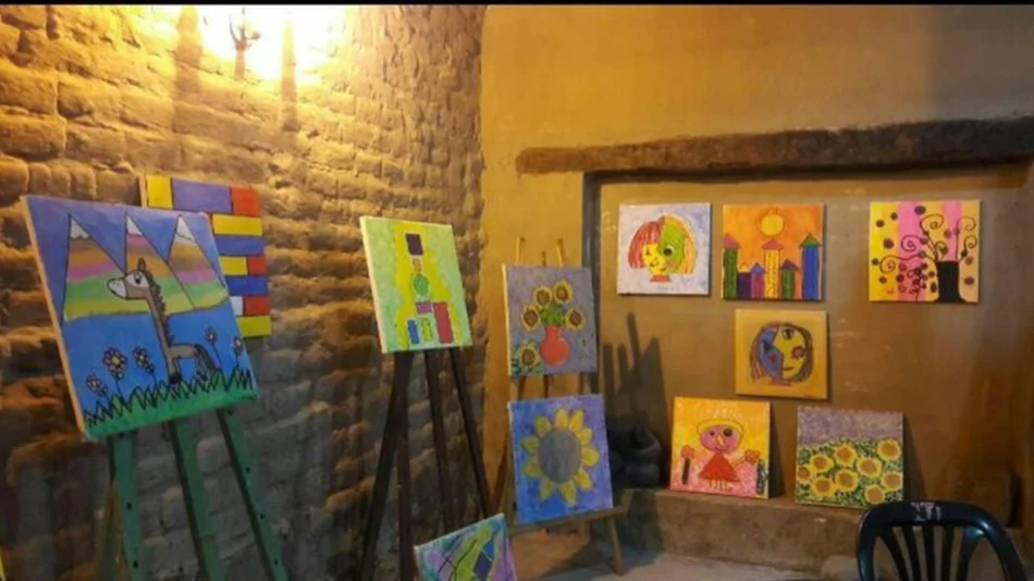 Niños de 4 y 5 años exponen obras plásticas en el museo de Vaqueros 