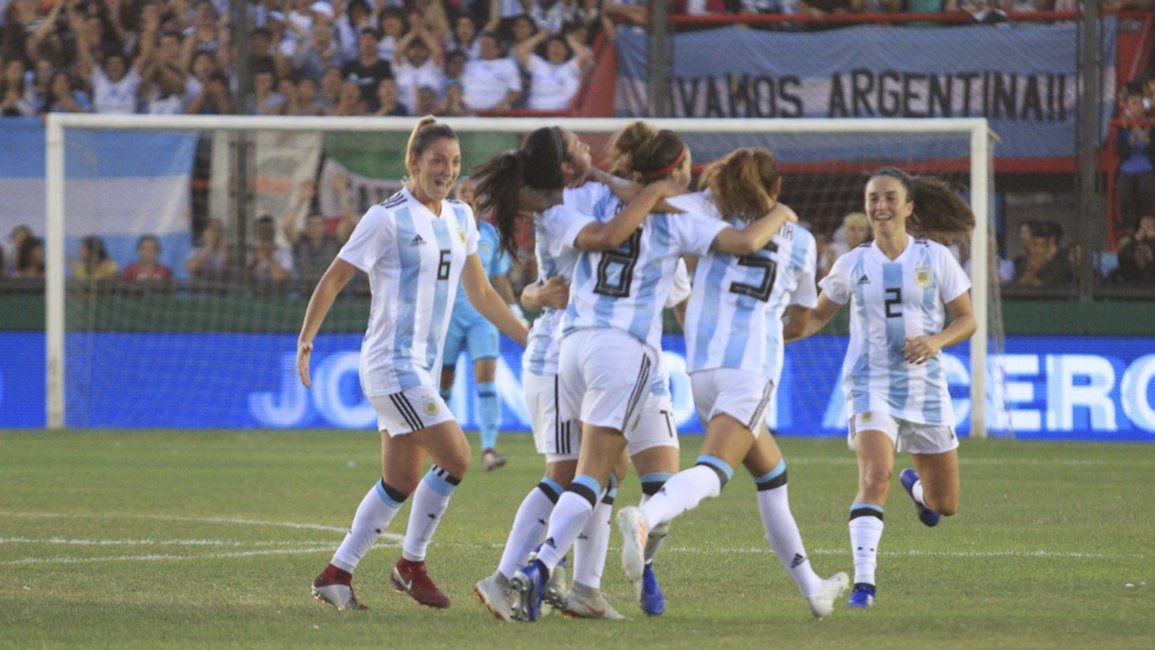 Las chicas de Argentina, con un pie y medio en el Mundial