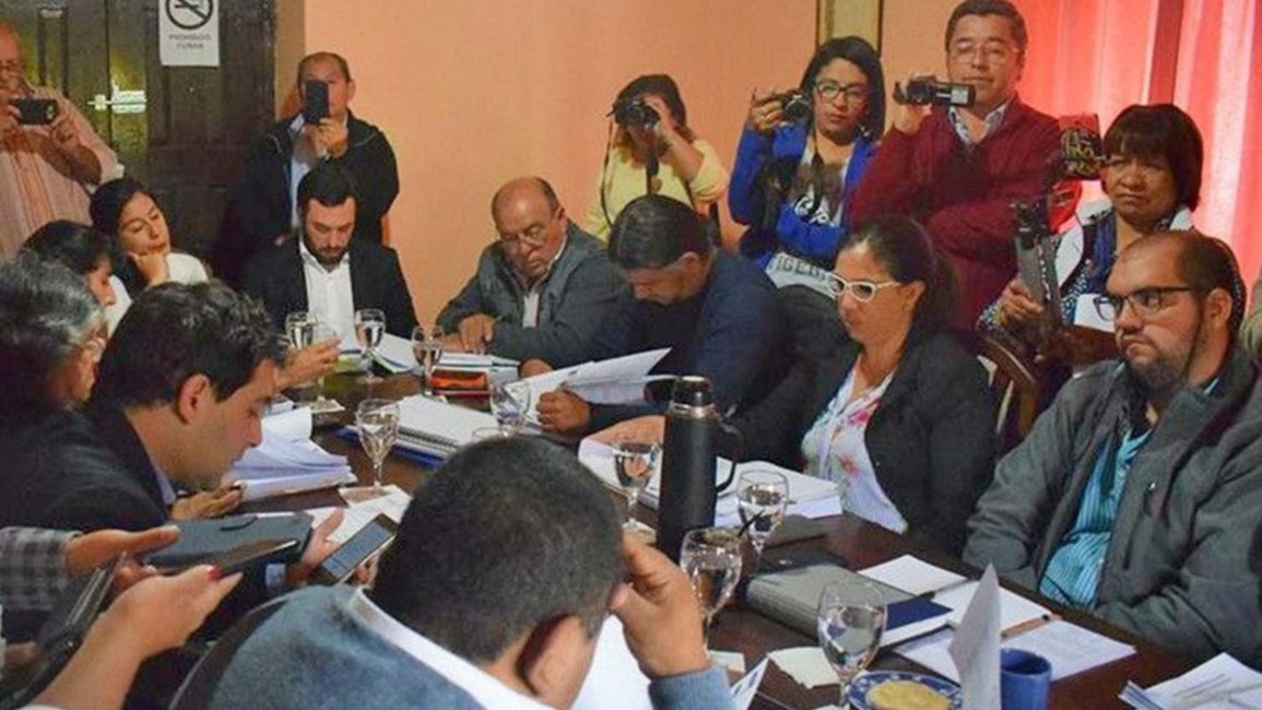La defensora destituida irá por la inconstitucionalidad del fallo