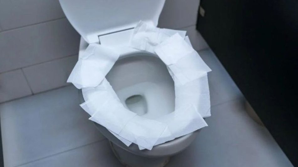Poner papel en la tabla del inodoro no evitaría el contagio de enfermedades