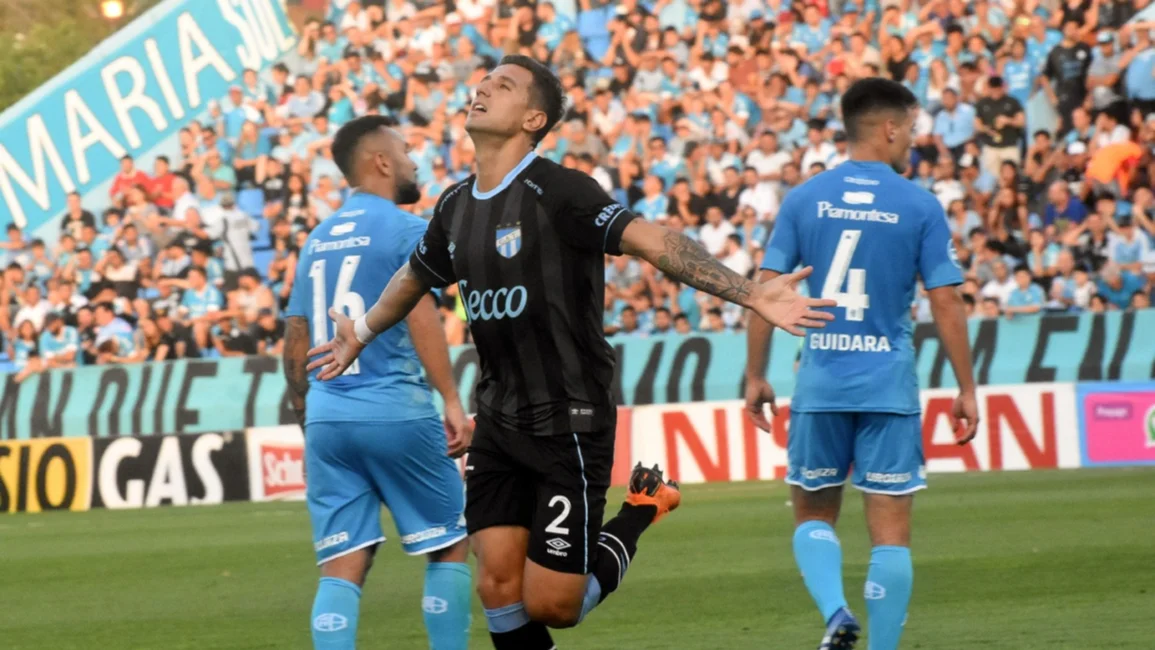 Atlético Tucumán ganó y quedó a un punto de Racing