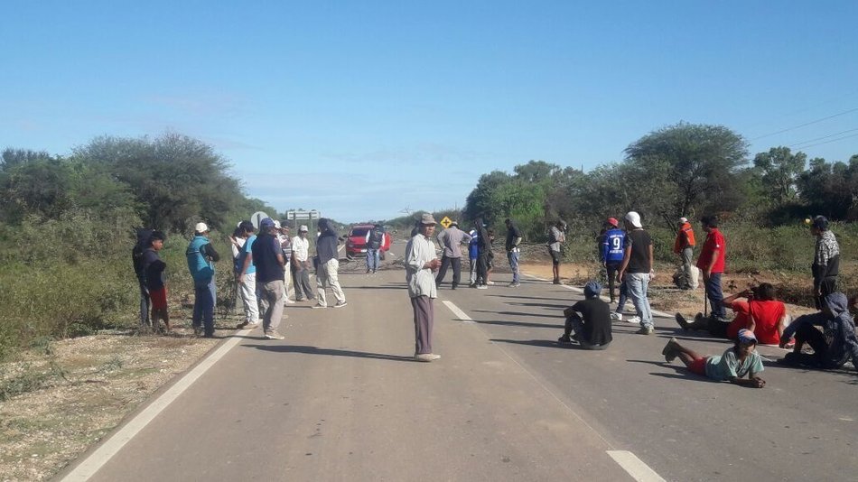 Familias wichis volvieron a cortar la ruta provincial 54 por servicios