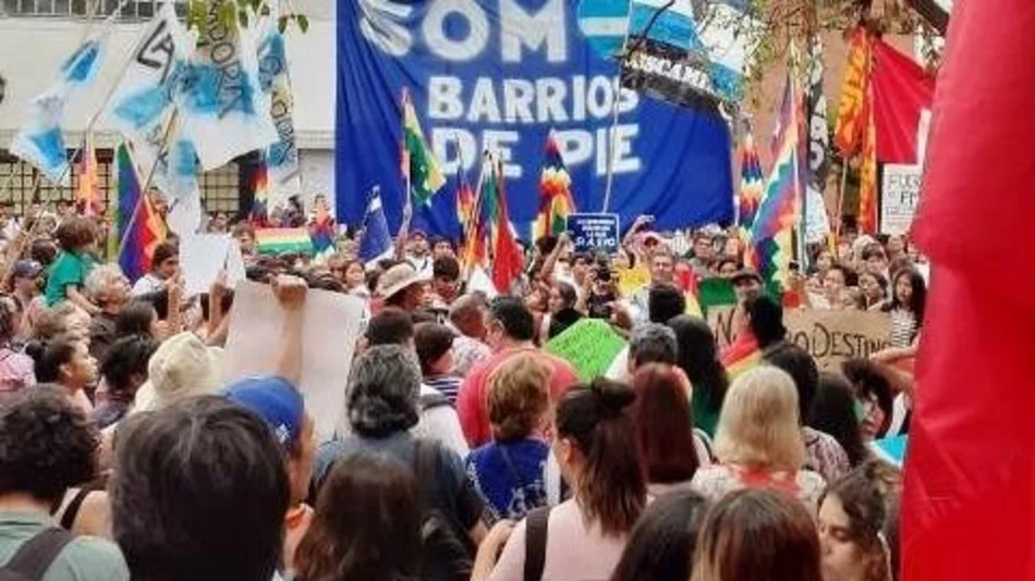Ciudadanos bolivianos en Salta y organizaciones sociales marcharon en apoyo a Evo Morales