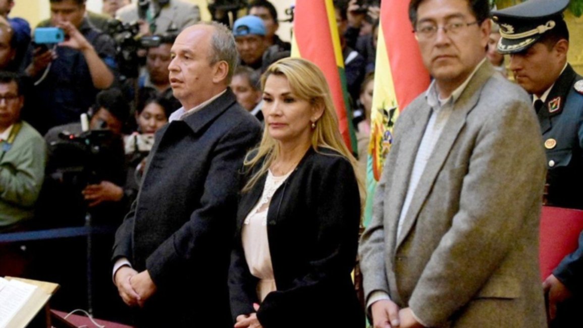 Jeanine Áñez, con mensajes para Mauricio Macri y Alberto Fernández 