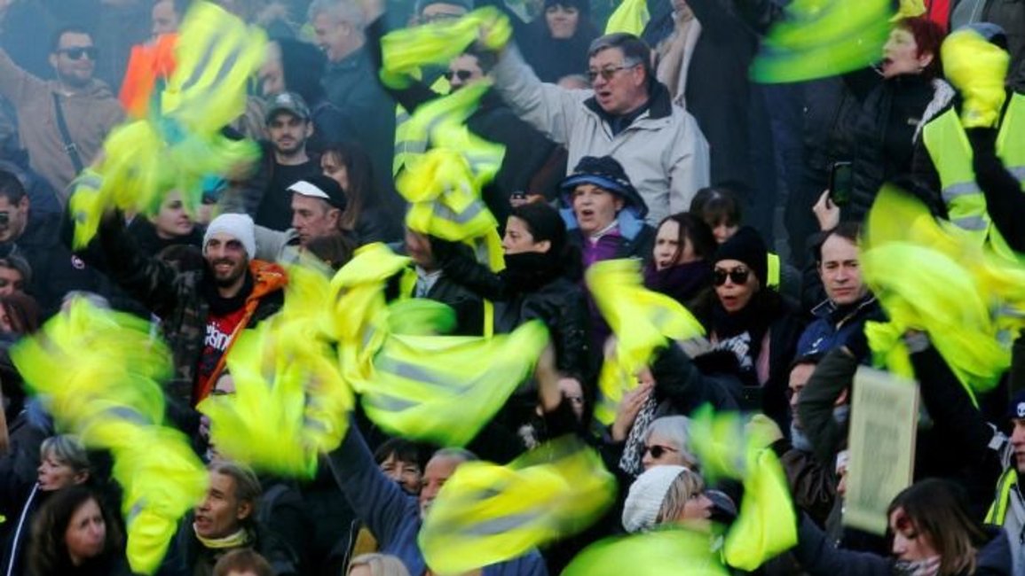 Masivas marchas de los “chalecos amarillos” en Francia, a un año de la primera protesta 