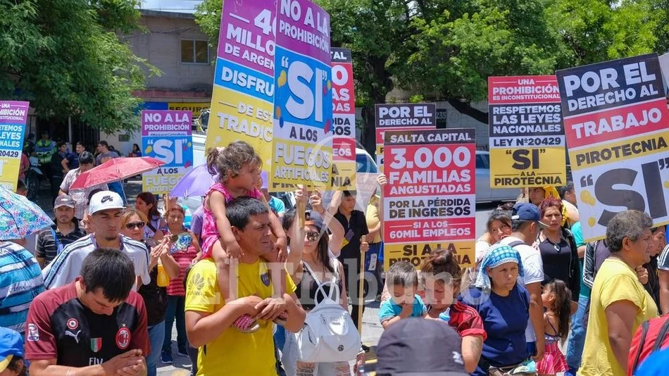 Vendedores  de pirotecnia  reclaman por su derecho a trabajar