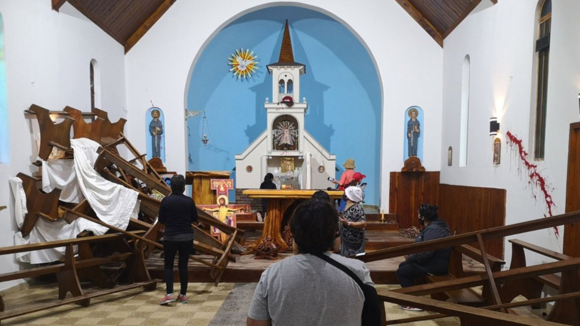 Mapuches tomaron una iglesia en el Bolsón y luego escaparon